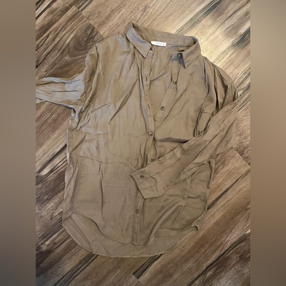 Button down shirt - Picture 1 of 2